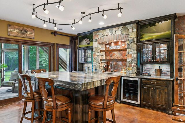 10005 Trails End Road, Chanhassen, MN 55317