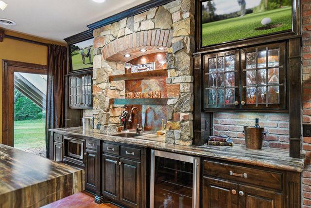 10005 Trails End Road, Chanhassen, MN 55317