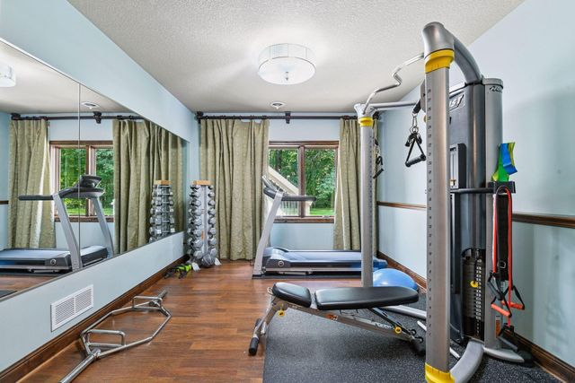 10005 Trails End Road, Chanhassen, MN 55317