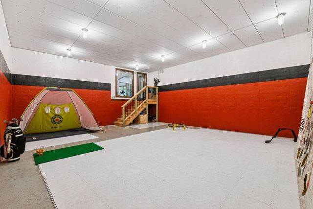 10005 Trails End Road, Chanhassen, MN 55317