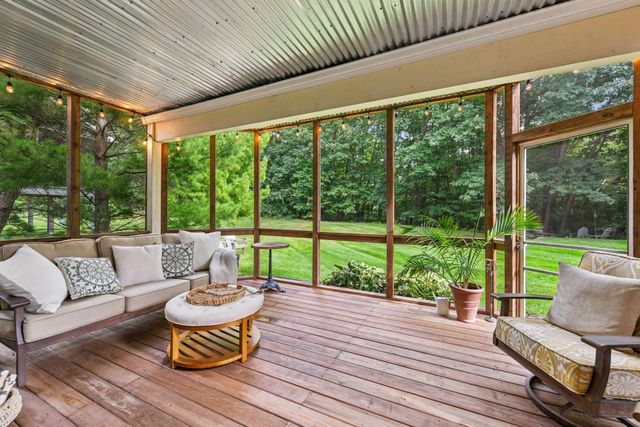 10005 Trails End Road, Chanhassen, MN 55317