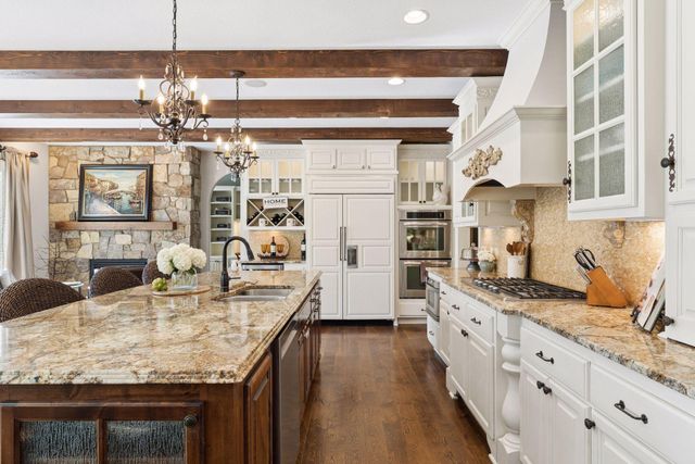 10005 Trails End Road, Chanhassen, MN 55317