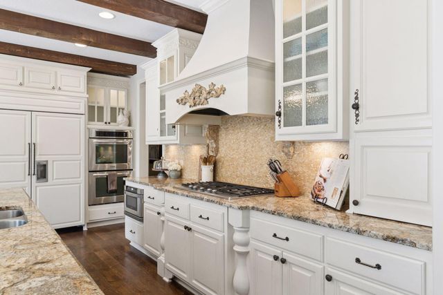 10005 Trails End Road, Chanhassen, MN 55317