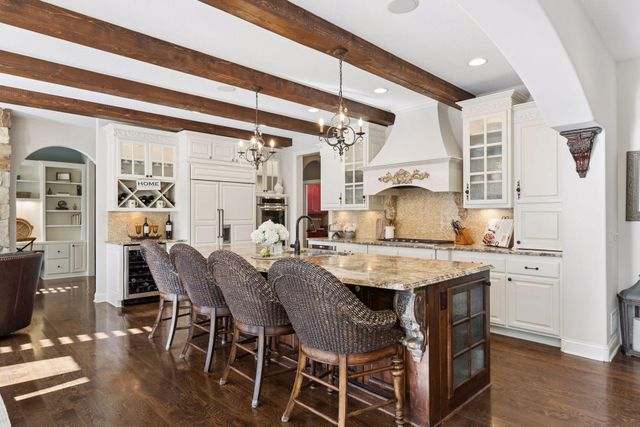 10005 Trails End Road, Chanhassen, MN 55317