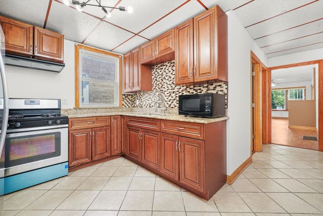 3545 W 62nd Place, Chicago, IL 60629