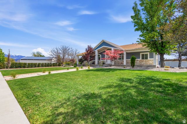 2433 W SADDLE HORN CIR, Bluffdale, UT 84065