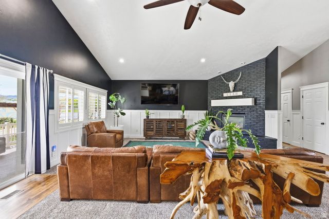 2433 W SADDLE HORN CIR, Bluffdale, UT 84065