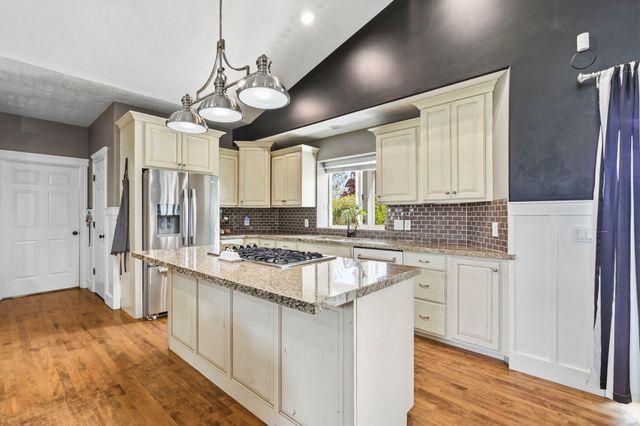 2433 W SADDLE HORN CIR, Bluffdale, UT 84065