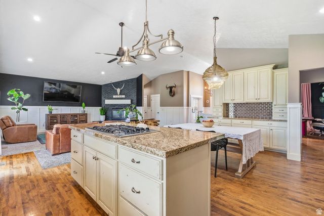 2433 W SADDLE HORN CIR, Bluffdale, UT 84065