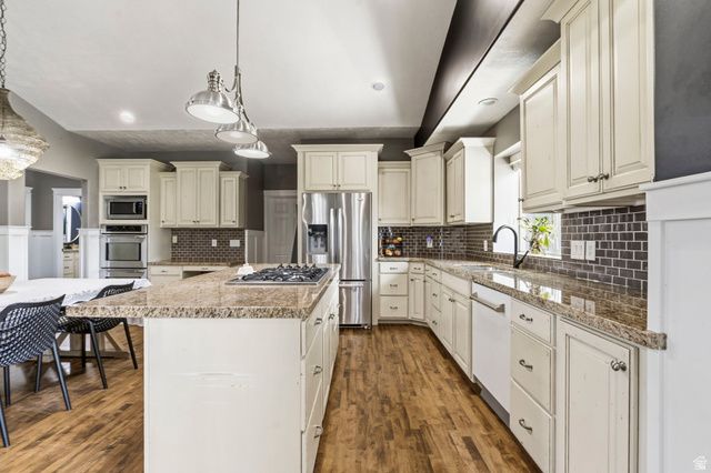 2433 W SADDLE HORN CIR, Bluffdale, UT 84065