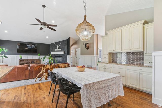 2433 W SADDLE HORN CIR, Bluffdale, UT 84065