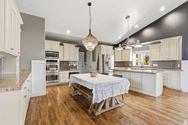 2433 W SADDLE HORN CIR, Bluffdale, UT 84065