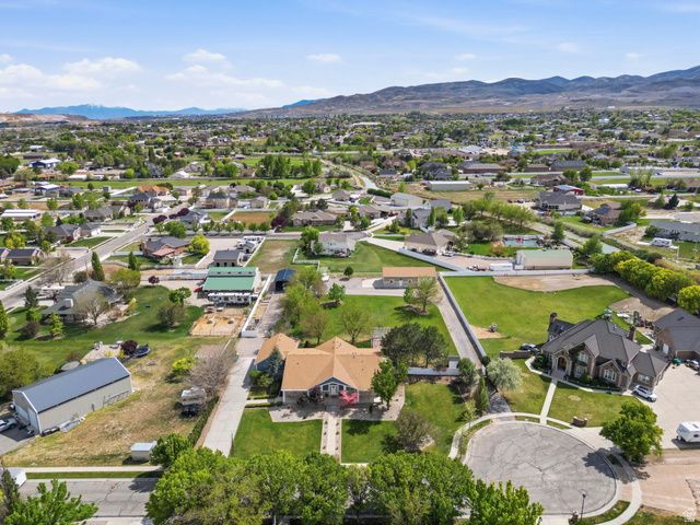 2433 W SADDLE HORN CIR, Bluffdale, UT 84065