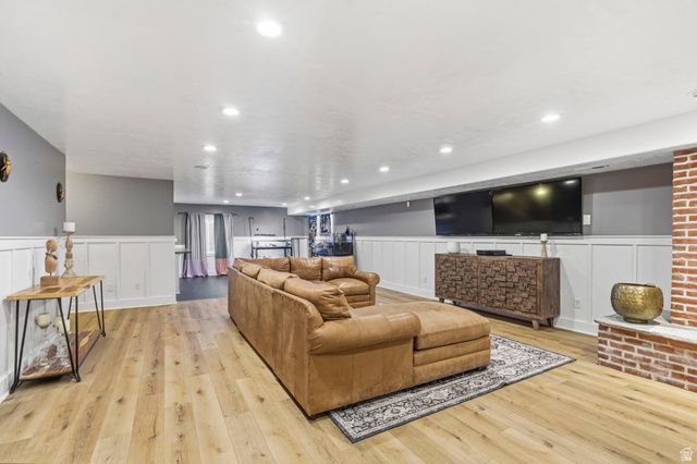 2433 W SADDLE HORN CIR, Bluffdale, UT 84065