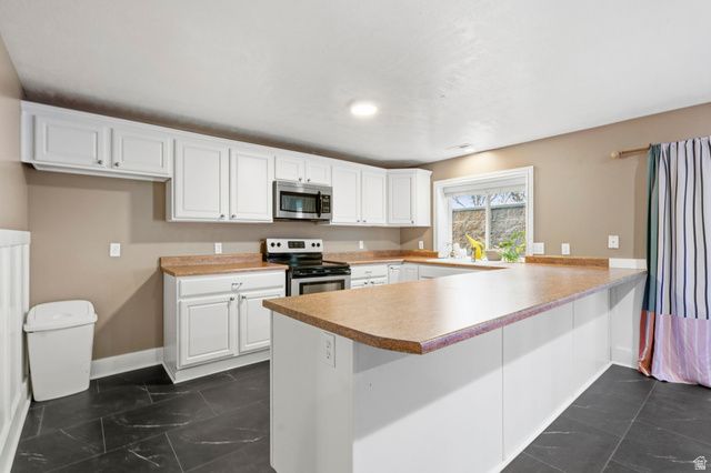 2433 W SADDLE HORN CIR, Bluffdale, UT 84065