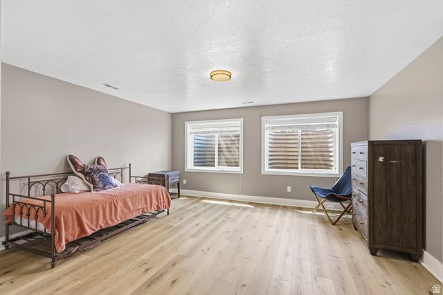 2433 W SADDLE HORN CIR, Bluffdale, UT 84065