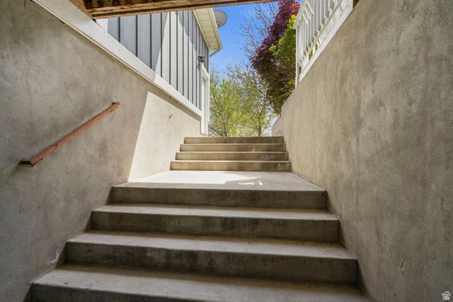2433 W SADDLE HORN CIR, Bluffdale, UT 84065