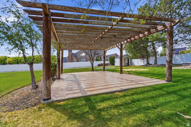 2433 W SADDLE HORN CIR, Bluffdale, UT 84065