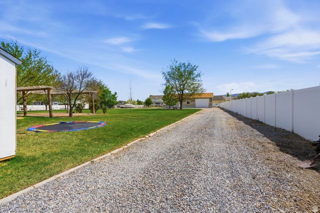 2433 W SADDLE HORN CIR, Bluffdale, UT 84065