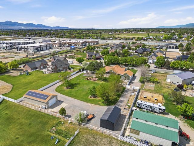 2433 W SADDLE HORN CIR, Bluffdale, UT 84065
