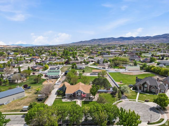 2433 W SADDLE HORN CIR, Bluffdale, UT 84065
