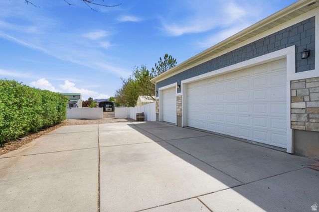 2433 W SADDLE HORN CIR, Bluffdale, UT 84065