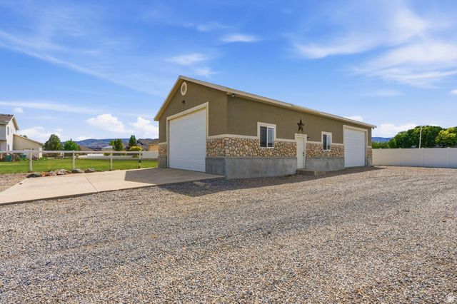 2433 W SADDLE HORN CIR, Bluffdale, UT 84065