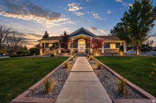 2433 W SADDLE HORN CIR, Bluffdale, UT 84065