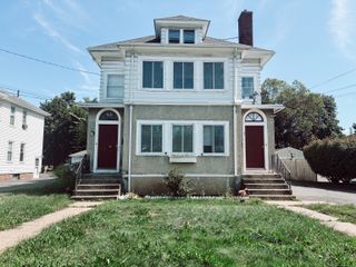 62 Quaker Lane South, West Hartford, CT 06119