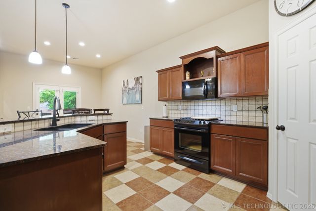 10586 N 121st East Avenue, Owasso, OK 74055