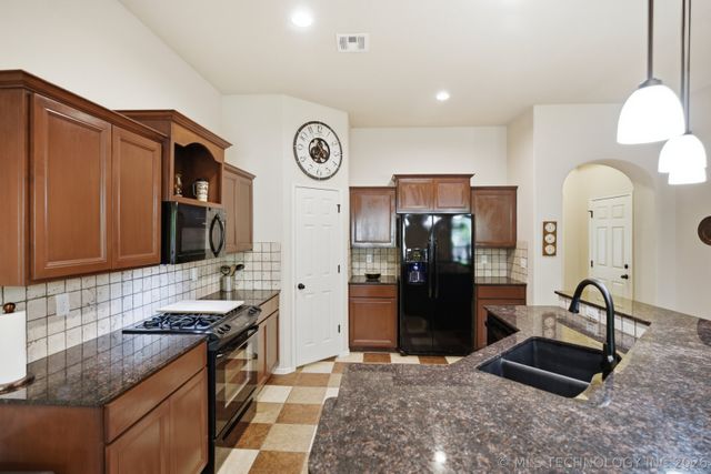 10586 N 121st East Avenue, Owasso, OK 74055