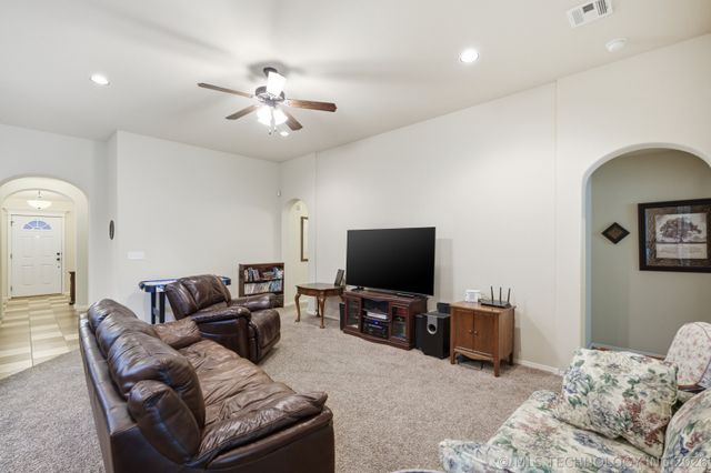 10586 N 121st East Avenue, Owasso, OK 74055