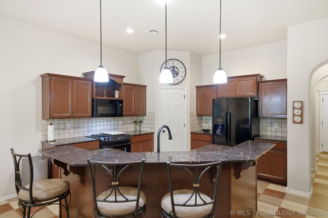 10586 N 121st East Avenue, Owasso, OK 74055