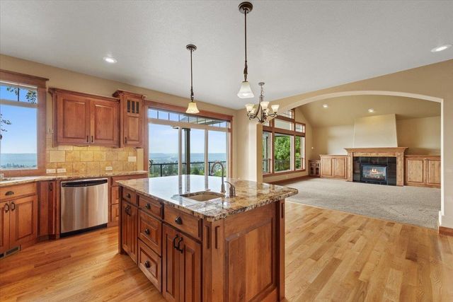 10321 N Navaho Dr, Spokane, WA 99208