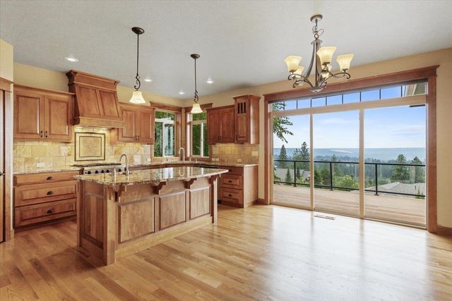 10321 N Navaho Dr, Spokane, WA 99208