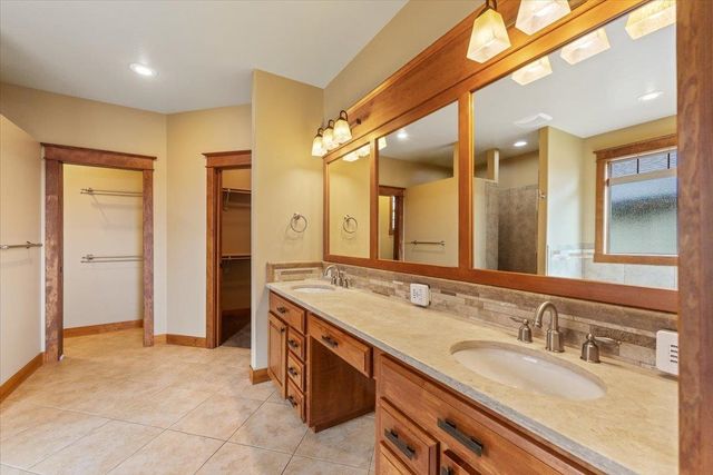 10321 N Navaho Dr, Spokane, WA 99208