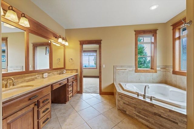 10321 N Navaho Dr, Spokane, WA 99208