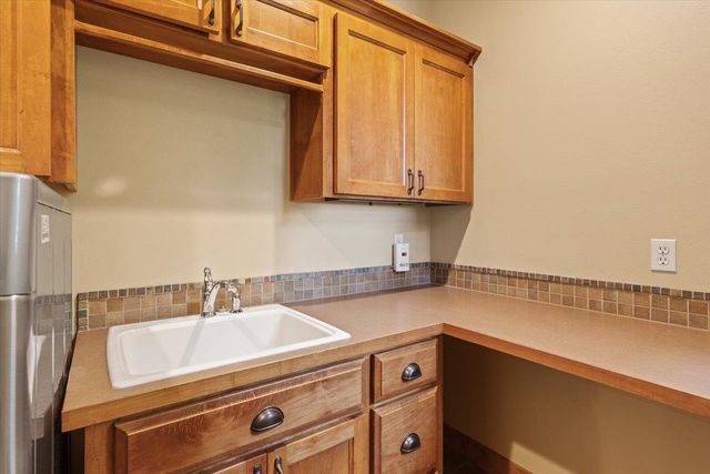 10321 N Navaho Dr, Spokane, WA 99208