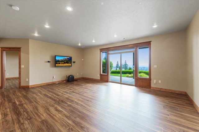 10321 N Navaho Dr, Spokane, WA 99208