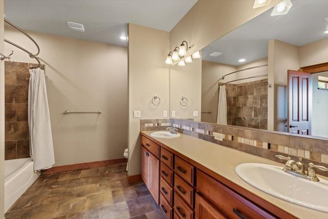 10321 N Navaho Dr, Spokane, WA 99208