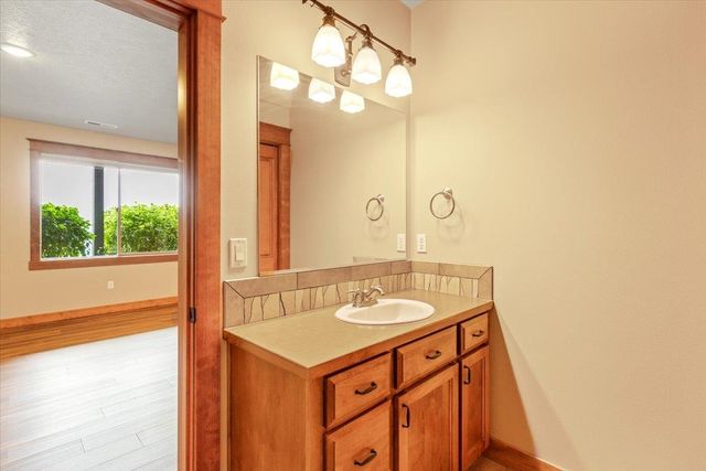 10321 N Navaho Dr, Spokane, WA 99208