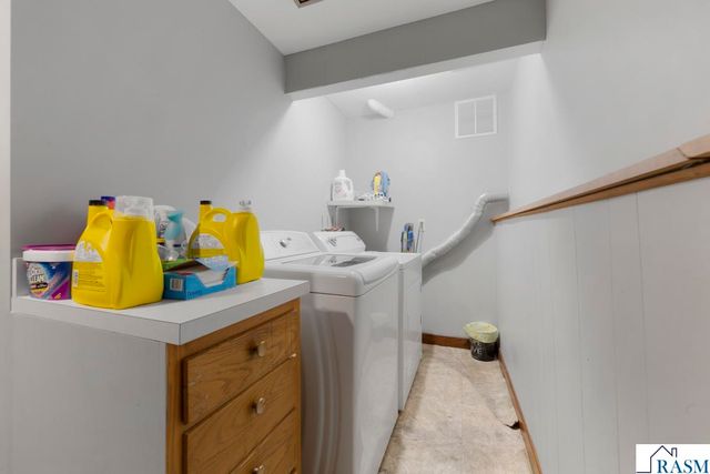 2059 Roe Crest Drive, North Mankato, MN 56003