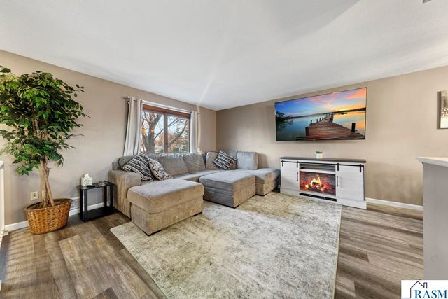 2059 Roe Crest Drive, North Mankato, MN 56003