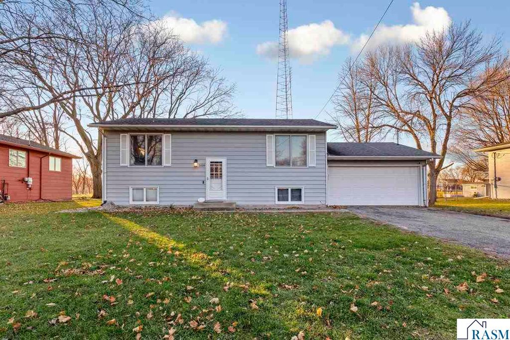 2059 Roe Crest Drive, North Mankato, MN 56003