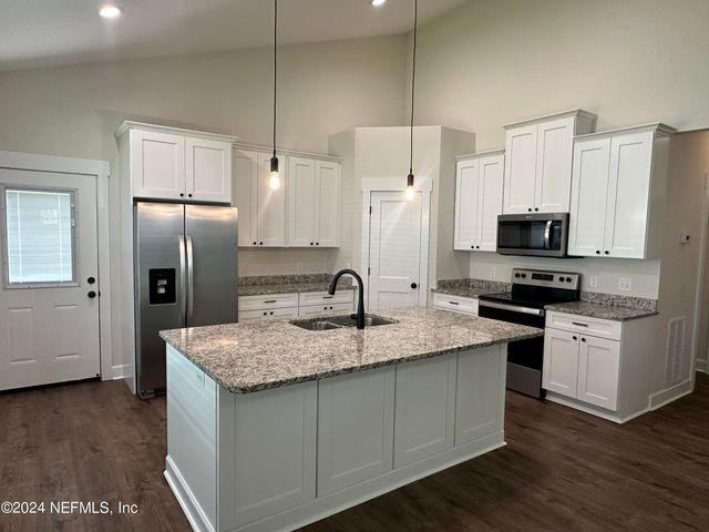 27492 W 3RD Avenue, Hilliard, FL 32046