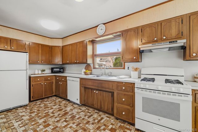 224 Bleloch Avenue, Peekskill, NY 10566