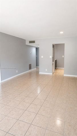 4168 NW 90th Ave 205, Coral Springs, FL 33065