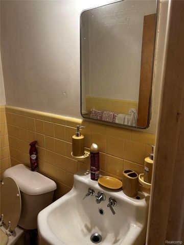 18721 Chandler Park Drive, Detroit, MI 48236