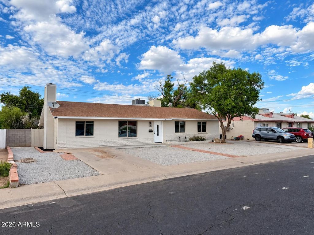 8108 W TRAFALGAR Avenue, Phoenix, AZ 85033 — photo 4