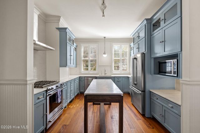 121 S 5th Avenue, Wilmington, NC 28401